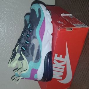 Nike Air Max 270 (little girl shoes)